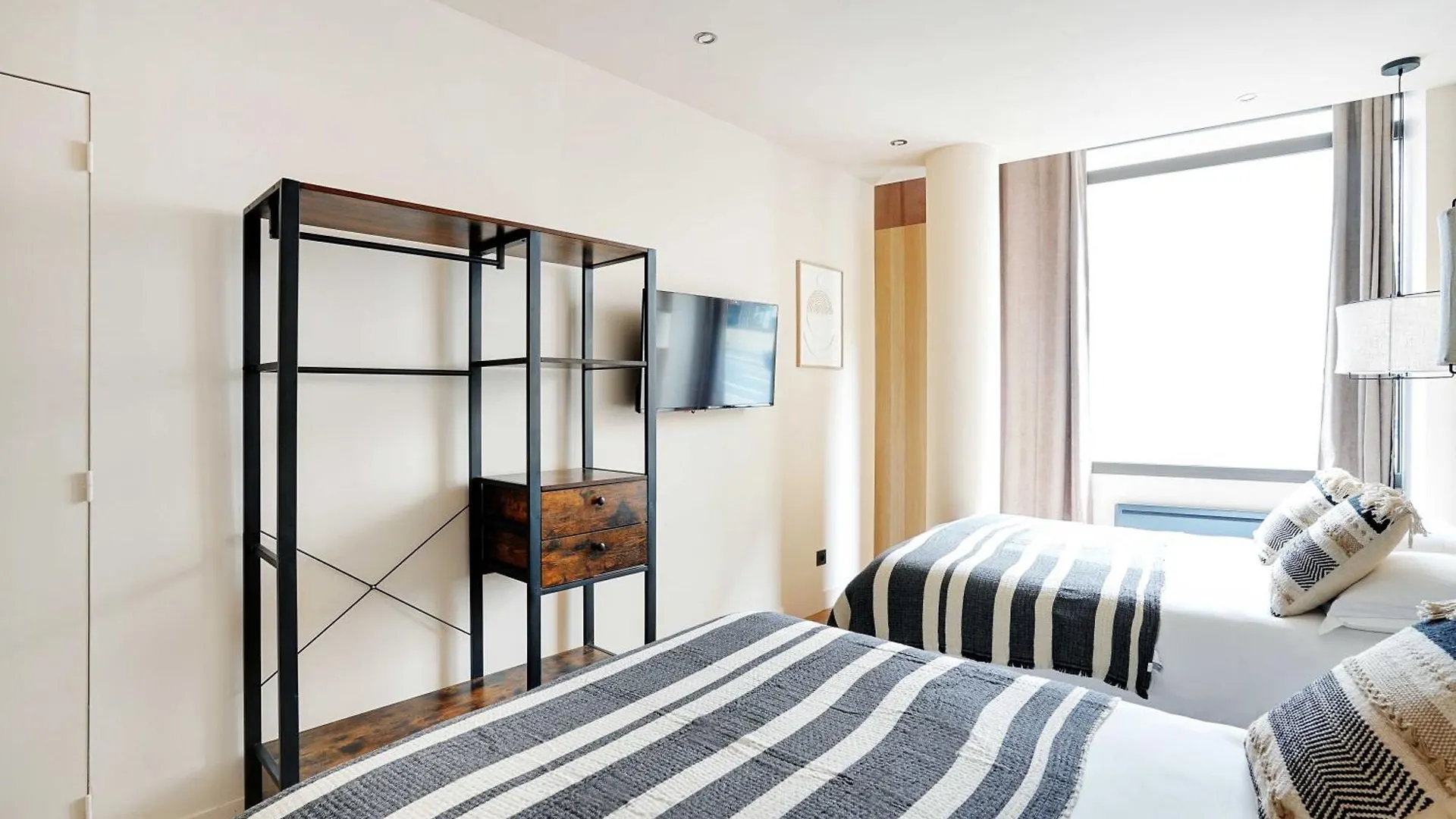 Refurbished - 2bd-8p - Place D'italie Apartment